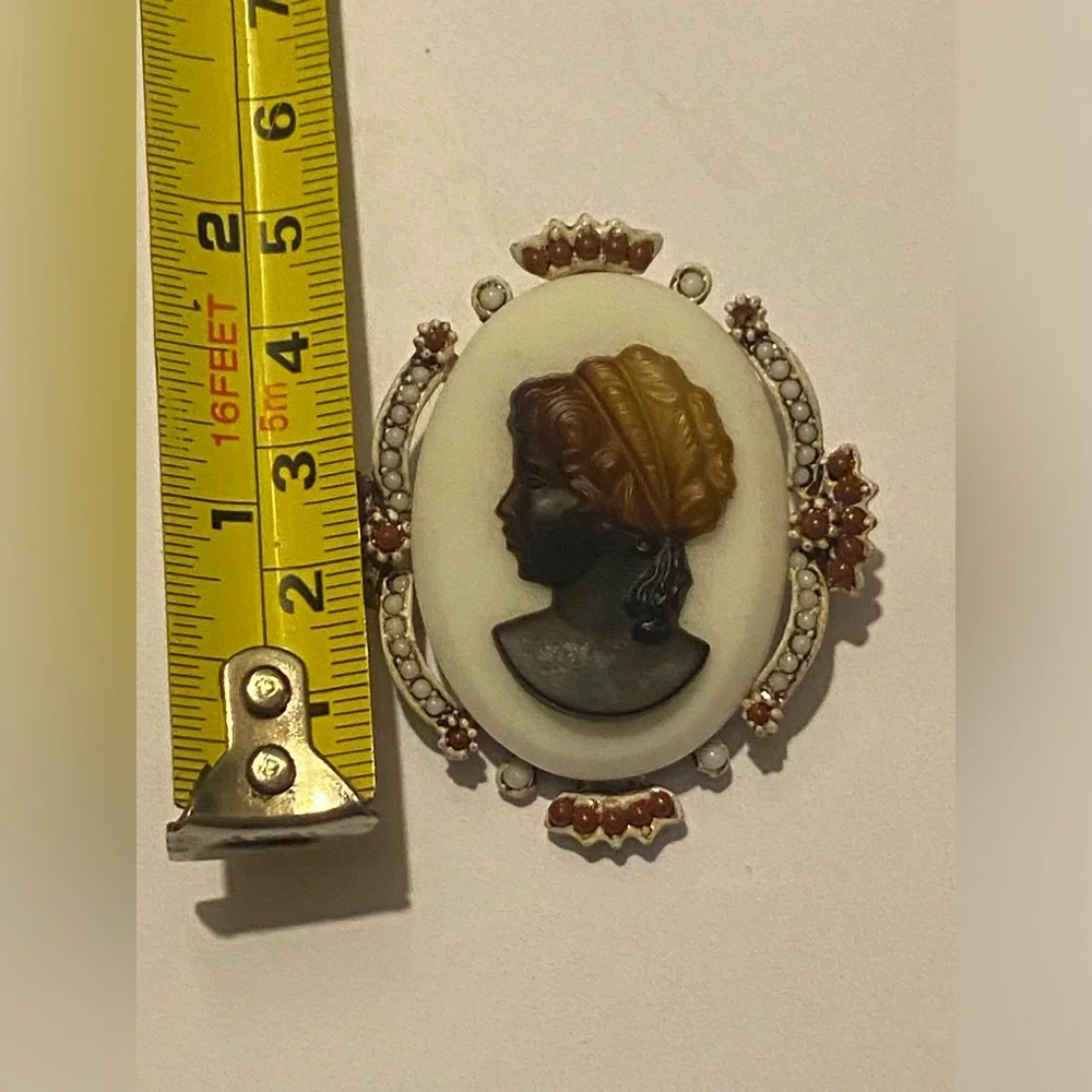 Vintage Costume Rootbeer Cameo Milkglass Brooch / Pendant #9183 - Picture 3 of 4
